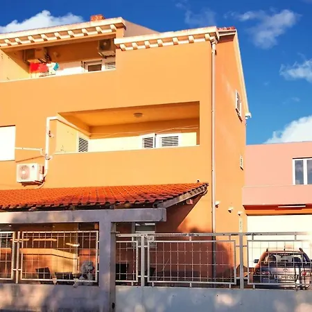 Sandra Apartment *